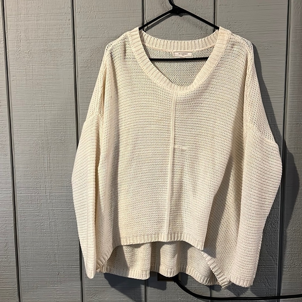 XL crème sweater has small stain and other area I pointed out make offer ! :)